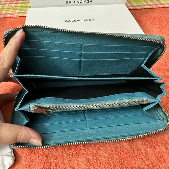 Balenciaga Round Zip Wallet Blue Soft Leather - Picture 8 of 15